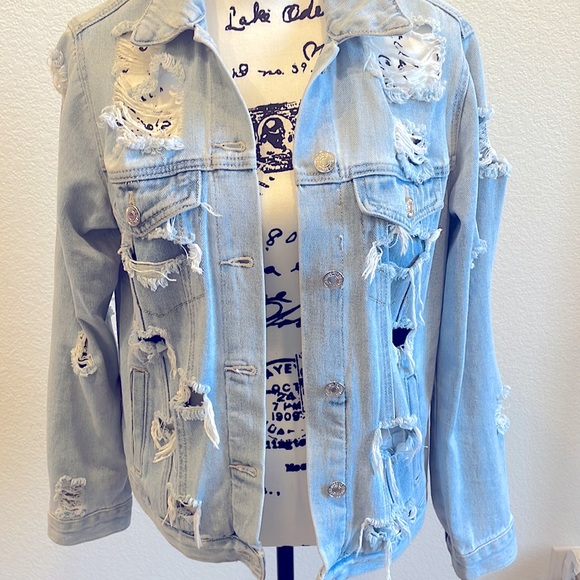 ❌SOLD❌Forever 21 Perfectly Distressed Oversized Denim Jacket - Picture 2 of 10